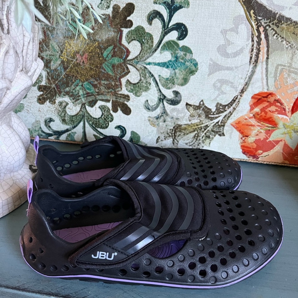 LIKE NEW JBU WATER SHOES - Picture 3 of 6